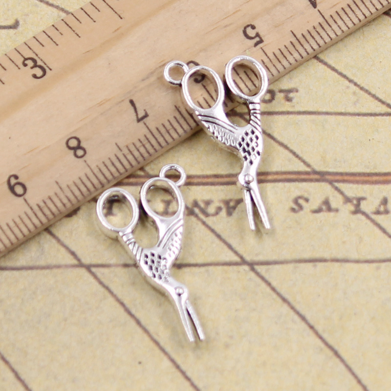 Vintage Fashion Finds - 20 Buah Jimat Sewings Gunting 28X15Mm