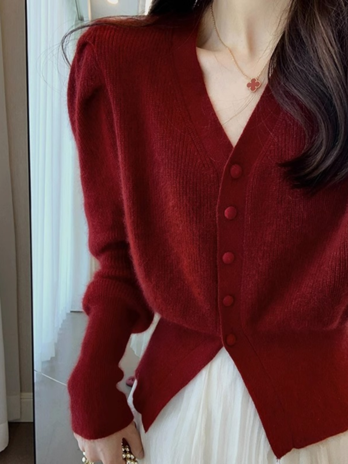 Vintage Fashion Years - Kardigan Rajut V-Neck Merah Wanita, Mode