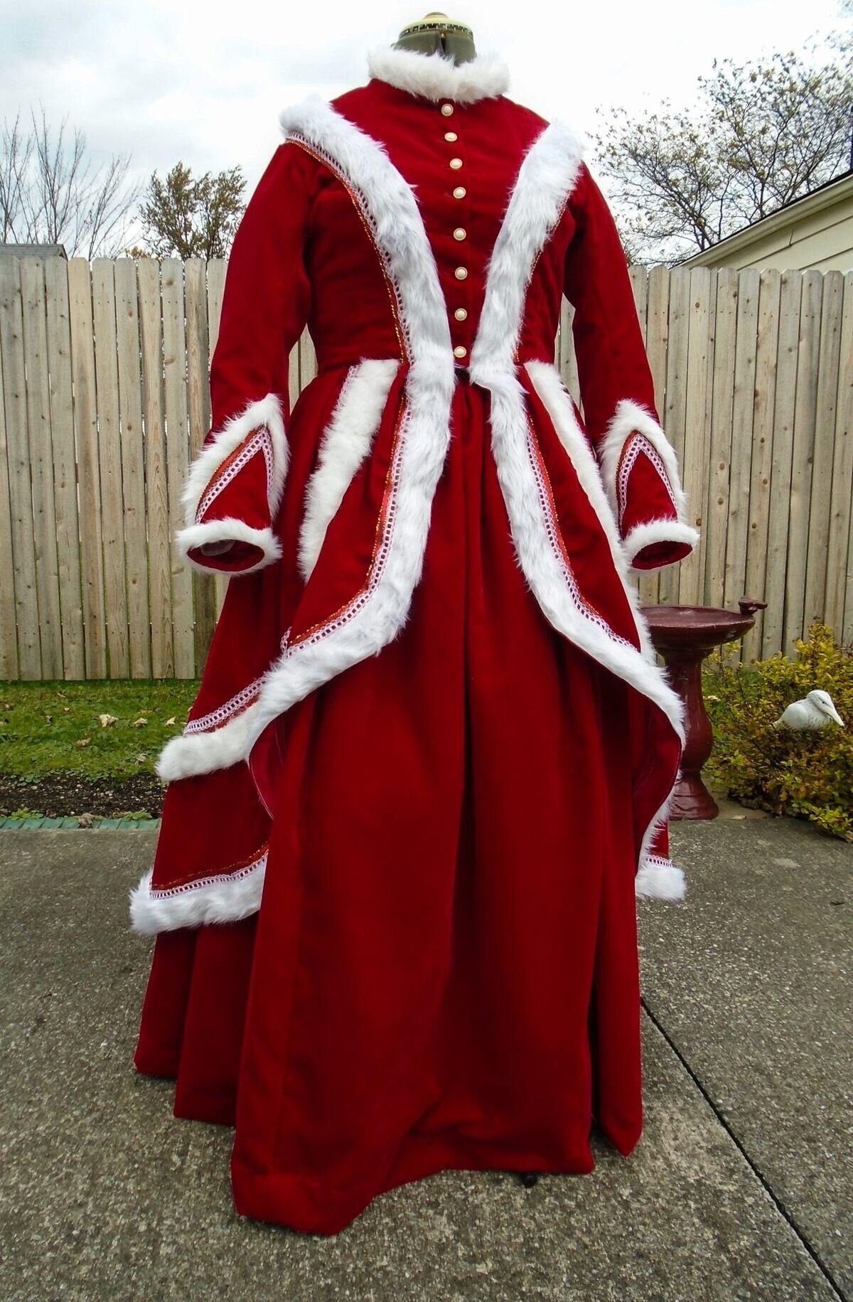 Vintage Victorian Fashion - Gaun Pesta Beludru Santa Vintage Era
