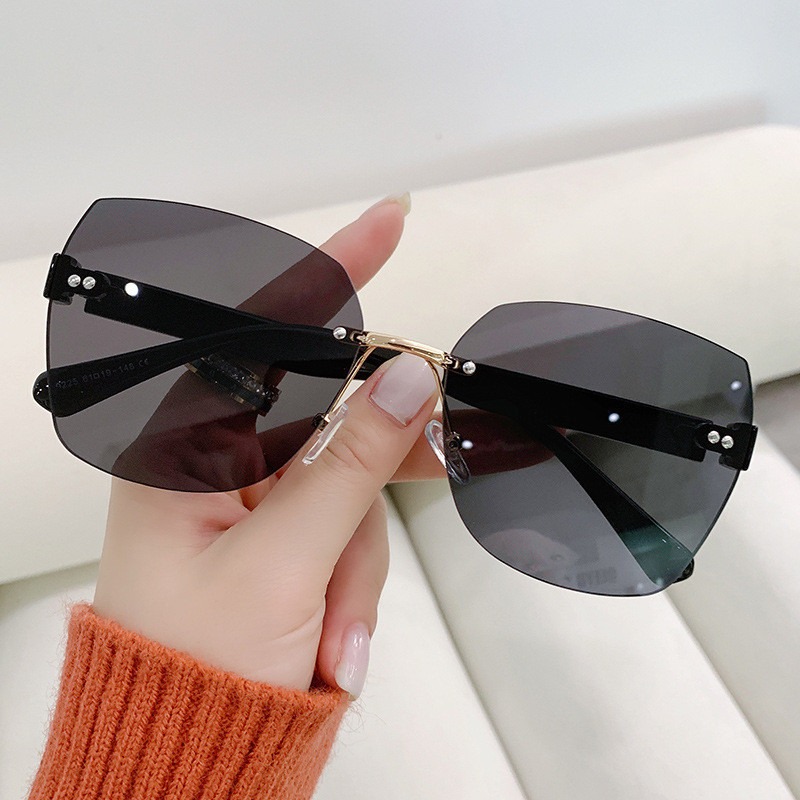 Kacamata Hitam Tanpa Bingkai V - Vintage Fashion Images ulasan dan harga